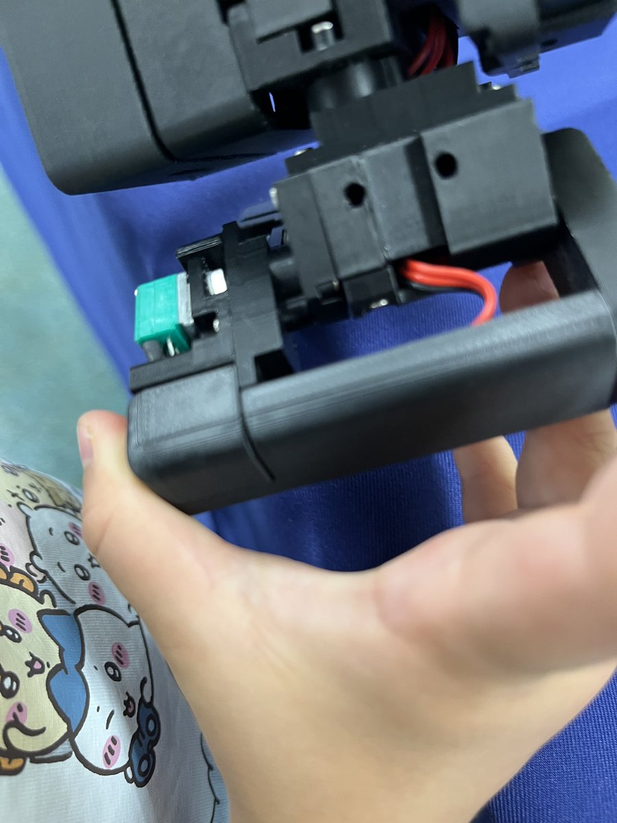koiketechlab_'s tweet photo. GON-MechatroLabさんのリーダーフォロワーで動かせるｽﾀｯｸﾁｬﾝ。ポテンショで角度を取ってフォロワーのサーボ指令値にしている。息子も意のままに動かせて楽しんでいた。
私は恥ずかしながらMFTの時にはじめてｽﾀｯｸﾁｬﾝを入手した初心者なので勉強になった。 https://t.co/LltcLjYICs