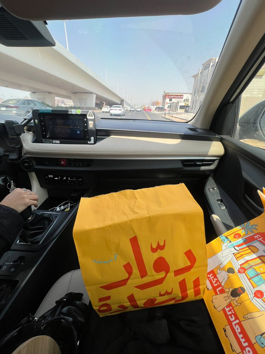 thooughtsdump's tweet photo. سمعنا ان دوار السعاده مسوي خصومات 
٢ تركي مدخن 
١ تونه
٢ شكشوكه 
٢ حلوم 
والحمدلله حنا الثلاثه لحسنا ابوها https://t.co/JHKj19Qoig