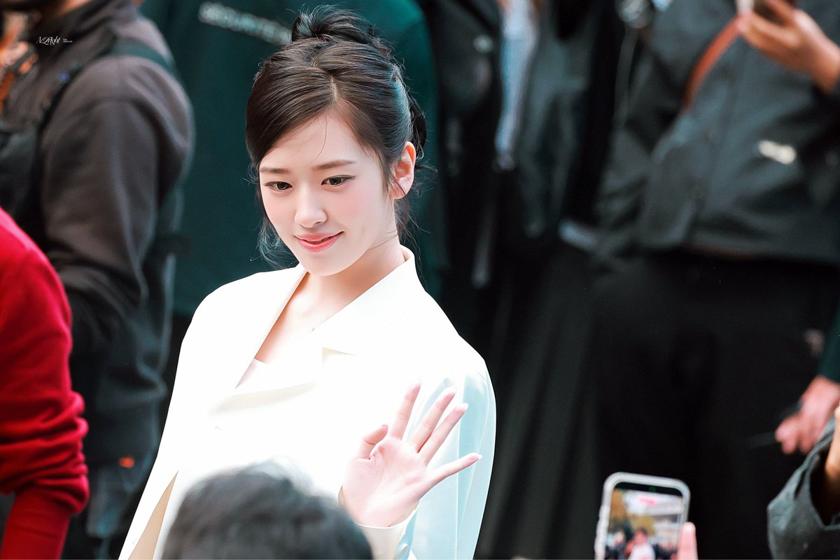 ANYUJIN_GLOBAL's tweet photo. Lacoste Brand Ambassador AN YUJIN at @Lacoste SS27 Paris Fashion Week!

YUJIN AT LACOSTE PFW
#YUJINxLacosteSS27
#ANYUJIN #LacosteSS27 https://t.co/J32HIgg13L