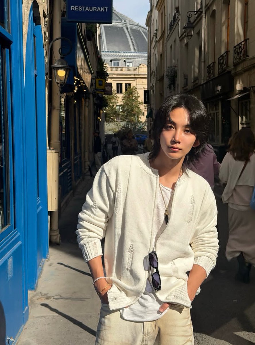 jeonghannieph's tweet photo. [IG POST] 261004 jeonghaniyoo_n

A Givenchy prince! 👑

#JEONGHAN #정한
#SEVENTEEN https://t.co/nYKTq8BnzI