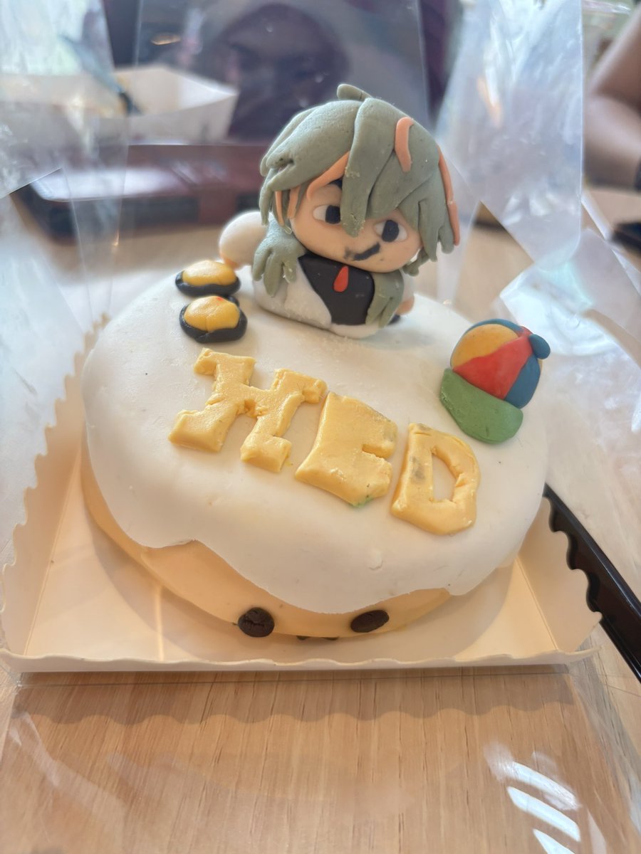rwbyttland's tweet photo. Day 3✨

For the selca day, i made this cake to celebrate Krow’s birthday and 3rd anniversary! (foto ini diambil sebelum dia dipotong WKWK)

#theblackwingtrilogy #KROWVERHAUL https://t.co/cLmu2N8dx2