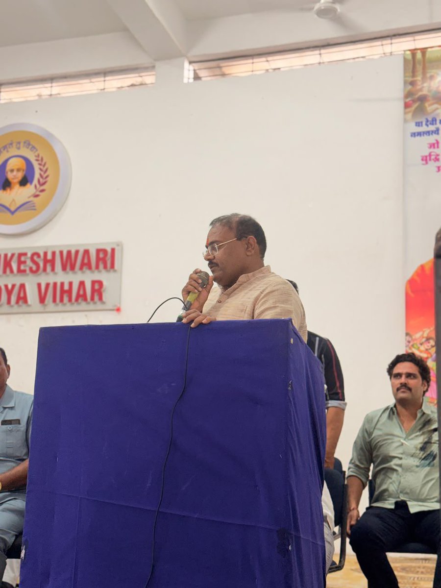 SumitMishraBJP's tweet photo. आज विधानसभा क्षेत्र क्रमांक 2 में विधायक श्री रमेश मेंदोला जी के साथ आगामी संगठनात्मक कार्यक्रमों को लेकर आयोजित बैठक में सहभागिता की एवं उपस्थित पदाधिकारियों व कार्यकर्ताओं को मार्गदर्शन दिया। https://t.co/nom0m4z2p4