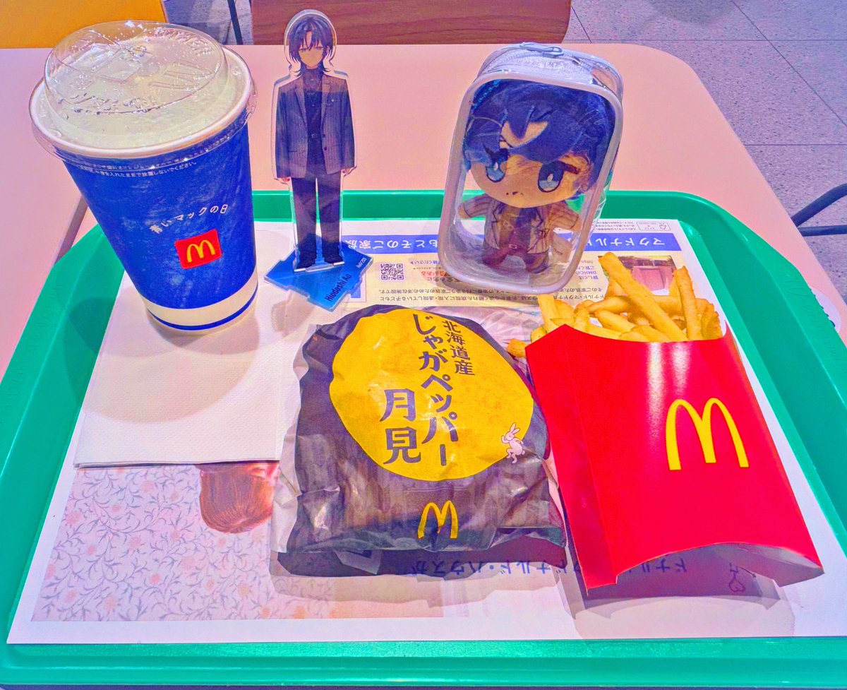 ruu_ao09's tweet photo. 2年ぶりに月見バーガーうめうめ🌕
青くんがお家3Dで食べてたの懐かしい…✨️
背徳感あって大満足のご褒美でした！！！
#ぷち幸 https://t.co/GguWeLkYcZ