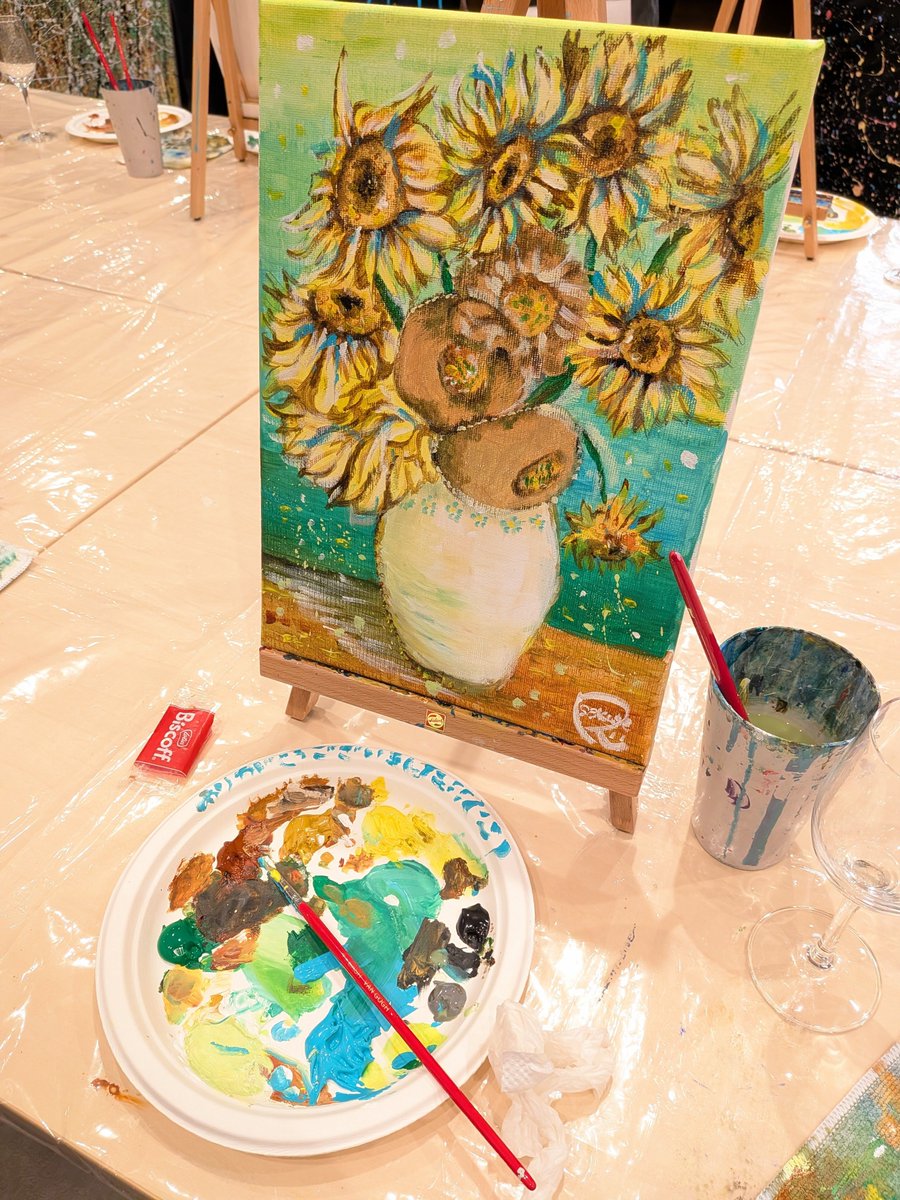 etokousaku's tweet photo. さく輝さん、昨日は不定期で行ってるお酒飲みながら絵が描ける所へ行ってきました😊✨
ここをずらーっと絵でうめるのが夢です✨ https://t.co/bBtPyaxj7u