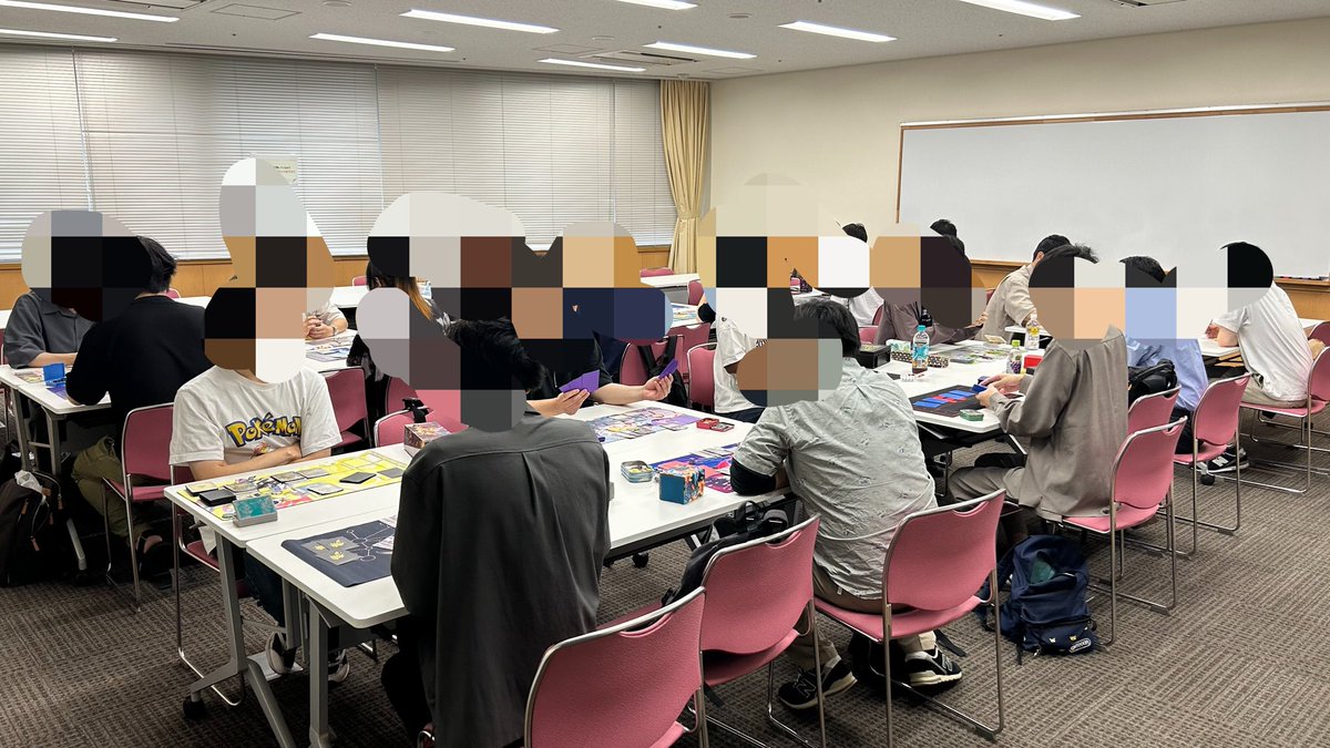 Ryoo_zz's tweet photo. 今日もお疲れ様でした👍

10/12開催のポケカ交流会、現在【12名】ご参加予定で【残り枠8名】となりました🎉

📅10/12(月・祝) 9:15〜12:00
📍大井町きゅりあん
💰参加費：500円

シティに向けた調整やエンジョイ対戦まで🫡一人参加も大歓迎😊お気軽にご参加ください✨
#ポケカ
#ポケモンカード交流会 https://t.co/yyVtvskJ0r