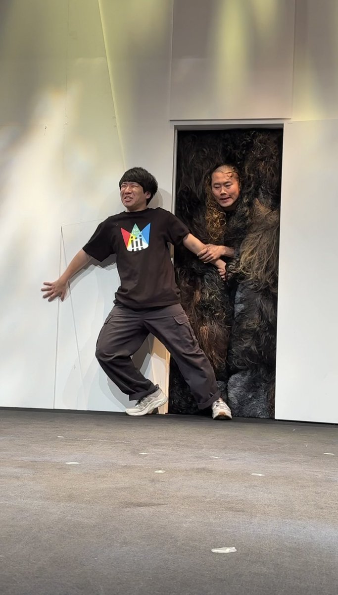 LittleGuyAH's tweet photo. ハナコ第10回単独公演「これ」

千秋楽まで無事終了致しました！草月ホールまでご来場頂いた皆様、生配信視聴の皆様ありがとうございました！！

新ネタなんで当たり前ではあるんですが、「やったことのないコント」いろいろやれてよかったです。制作チームと日々試行錯誤した毛入り口ともお別れ…。

10/10まで見れる配信チケットもあります！ぜひ、一人でも多くの方に届きますように！https://t.co/zxiFTm10lF

#ハナコ単独