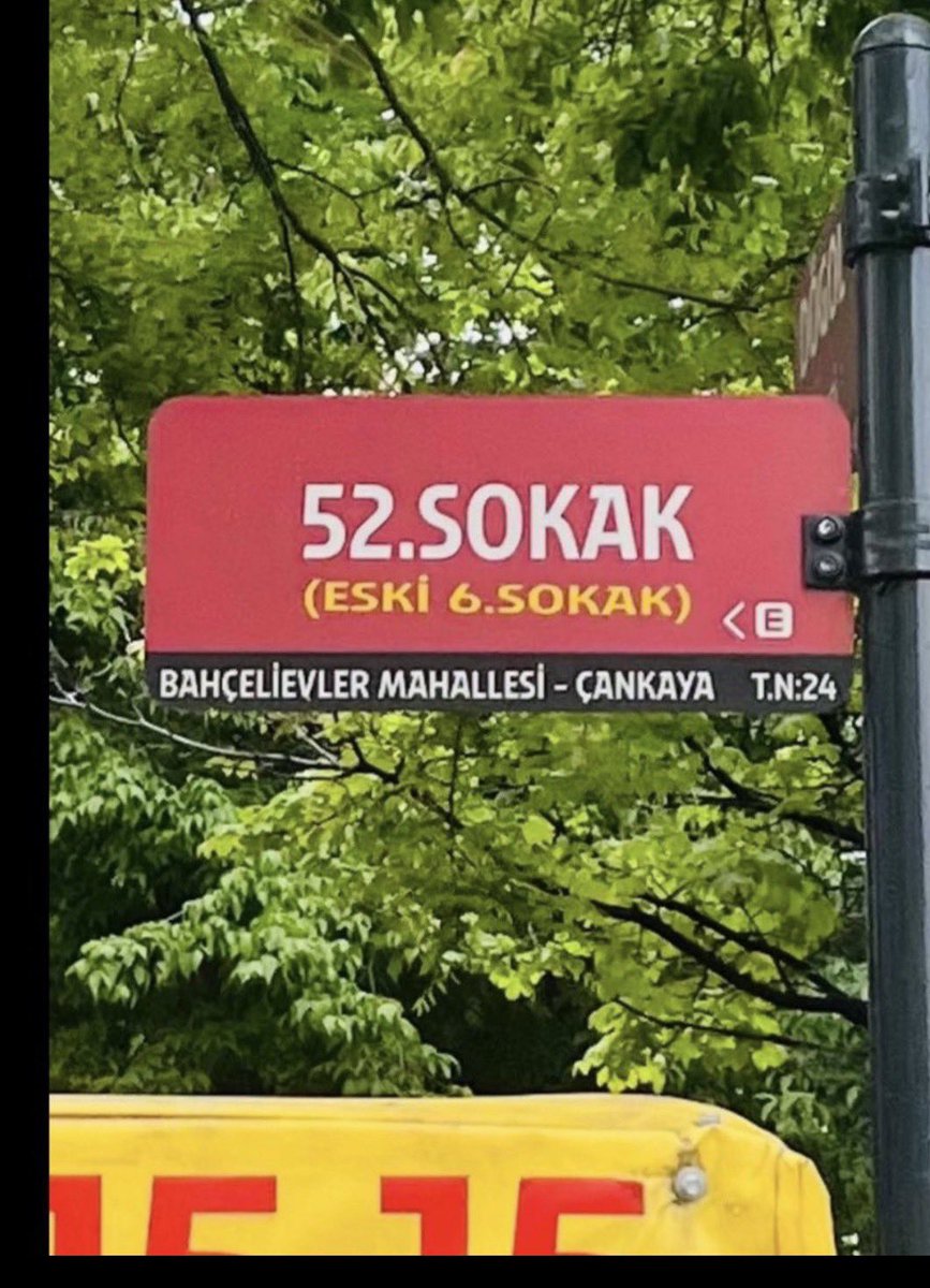 masteryodadkan's tweet photo. @cankayabelediye @ankarabbld @mavimasa , buraya devamlı uyarı yapıyorsunuz ama sahibinin sizi dinlediği yok bugün komple kaldırımı işgal etmiş ,
Acaba ceza gibi bir şey mi uygulasanız sözde ihtar bunlara  olmuyor https://t.co/KinrwoW3MX