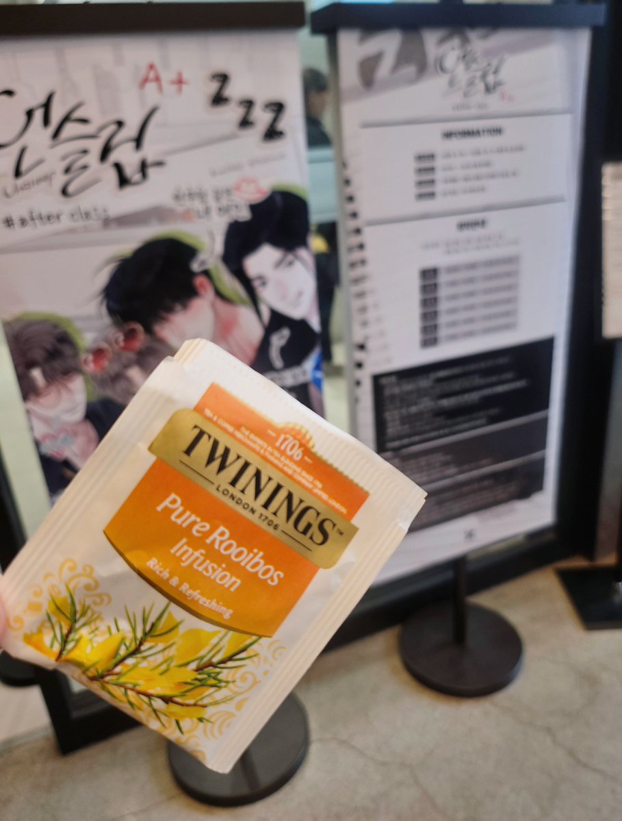 lliiisso's tweet photo. 두번째 가구포차 방문 🎇
작가님과 커플..♡ 허브티백이 나왔어요

#레봄 #카페레봄 #언슬립카페 #언슬립 https://t.co/vhGF3tsC0b