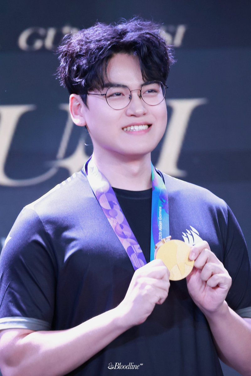Bloodline_GU's tweet photo. 261004 커세어 팬미팅

🏅HQ

#Gumayusi #구마유시 #이민형
@gumayusi_min https://t.co/yzuGci4317