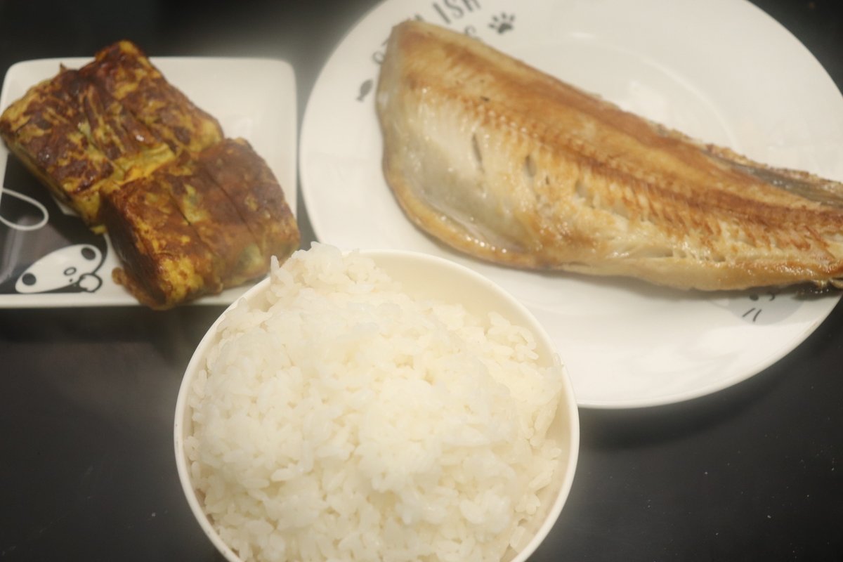 ayanoseal's tweet photo. 晩ご飯～🎵
ホッケ焼きと厚焼き玉子で
脂のノリが良さげな縞ホッケを購入
厚焼き玉子は毎度の少し甘めで作る
見た目通り旨いホッケでご飯も進む
大盛りご飯もペロリと完食ご馳走様でした( ‘ω’)ŧ<”ŧ<” https://t.co/E9e7iKKBJD
