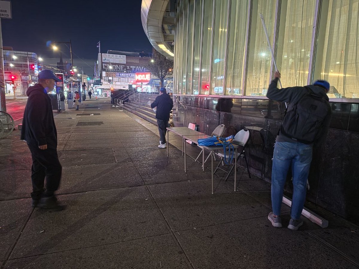 TONGPENGLIU's tweet photo. 顾远 民主党宣传桌活动主持人刘同鵬、守护台湾主持人张潮窦海国、、已经到位！欢迎大家来参加活动！
‼️参加星期天宣传桌活动时间是早上6:30Am开始到9:30Am结束！ https://t.co/4iB9bCb8v9