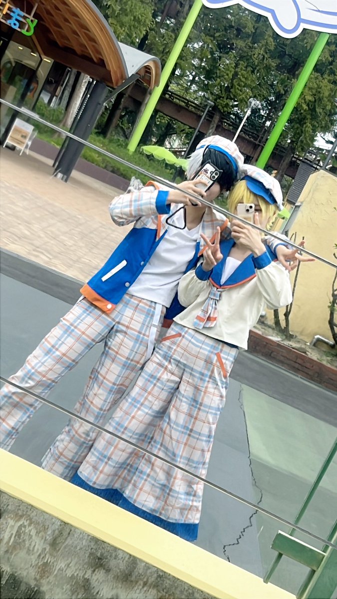 maikai_chien's tweet photo. スパコスお疲れさまでした！
天気ギリ耐えた☂️

ふしゅさんとチェクセラ併せ❣️念願❣️
絶叫も乗って楽しかった！今度誰か遊園地行こう└( 'ω')┘ https://t.co/mhAX45meOf