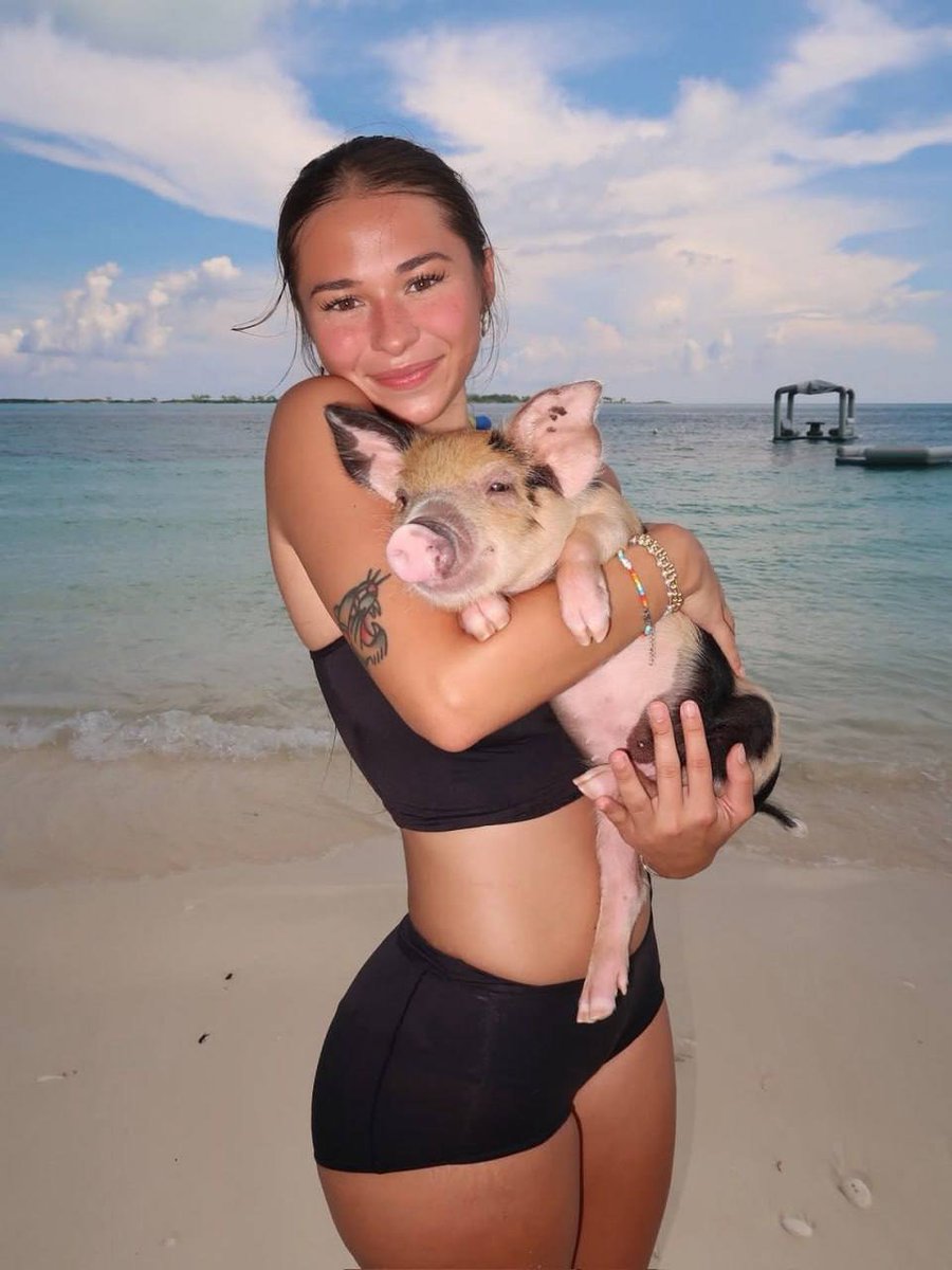 NancyNpvy's tweet photo. Who will like to hold me this way?😘😍😍 https://t.co/gYkRsh26bQ