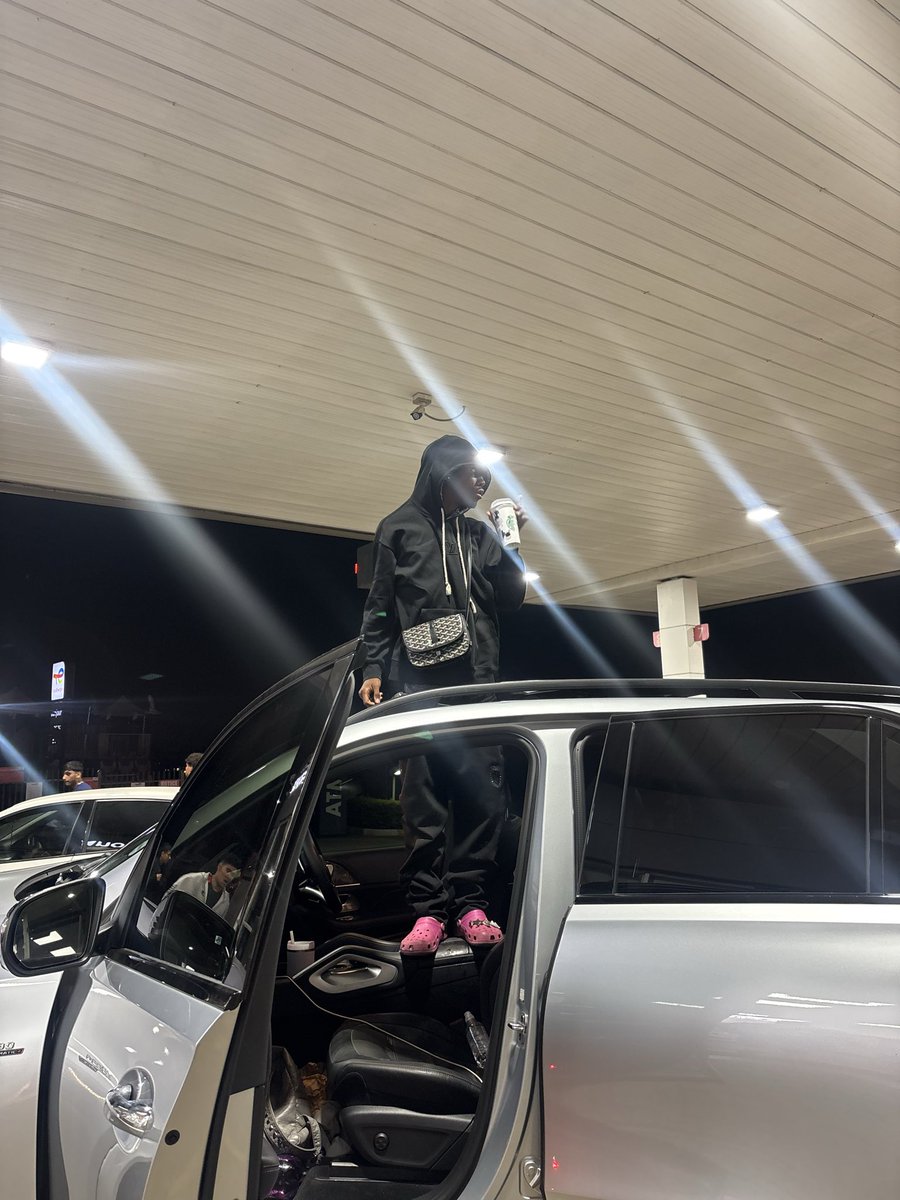 iphonewop's tweet photo. I Count Money Better than I Spell https://t.co/JZ2BEYef4h