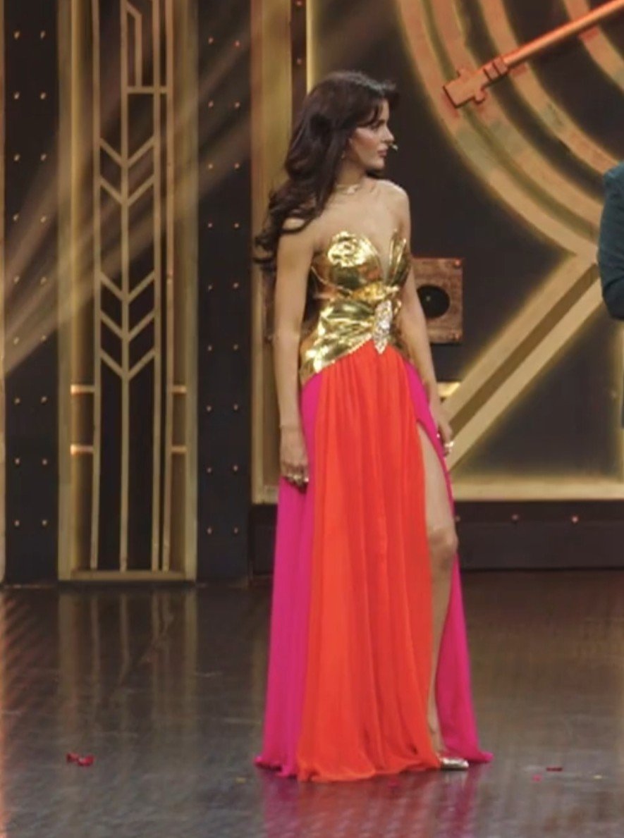 Priyanka_stan's tweet photo. Love her outfit! https://t.co/kP8CsYOEJm