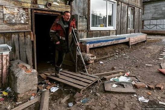 SergVolin's tweet photo. Раньше кацапы жили просто в бараках, а теперь они живут в чумном бараке. Движуха удалась... https://t.co/vQwOmE869U