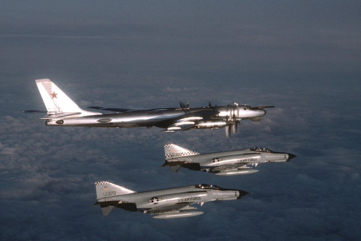 AlexAftermarket's tweet photo. Phantoms and Tu-95s meet over the North Atlantic in September 1980. https://t.co/SfvhuRyoAa