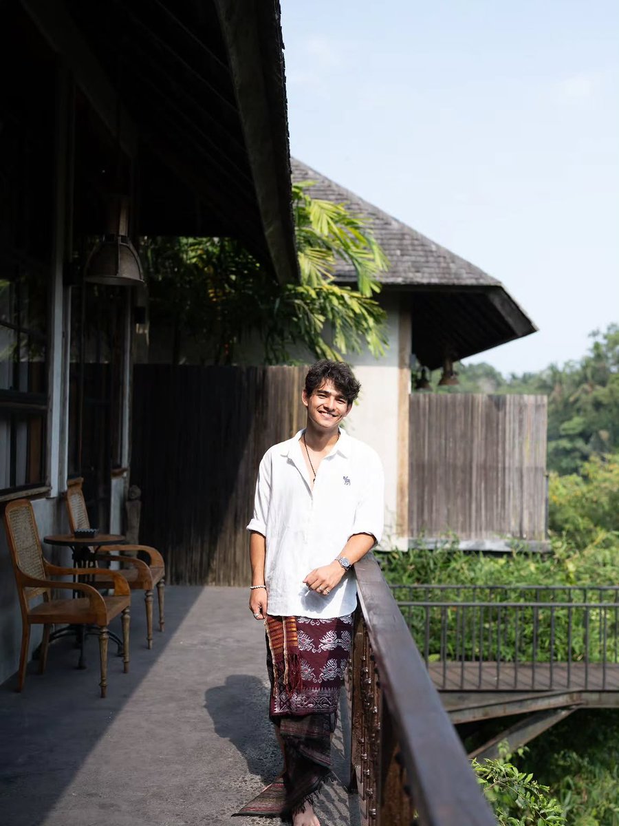 raaiinnsas's tweet photo. Sayangku cintaku duniaku cowok Bali ku🤍🤍 https://t.co/czvrQVHJvJ