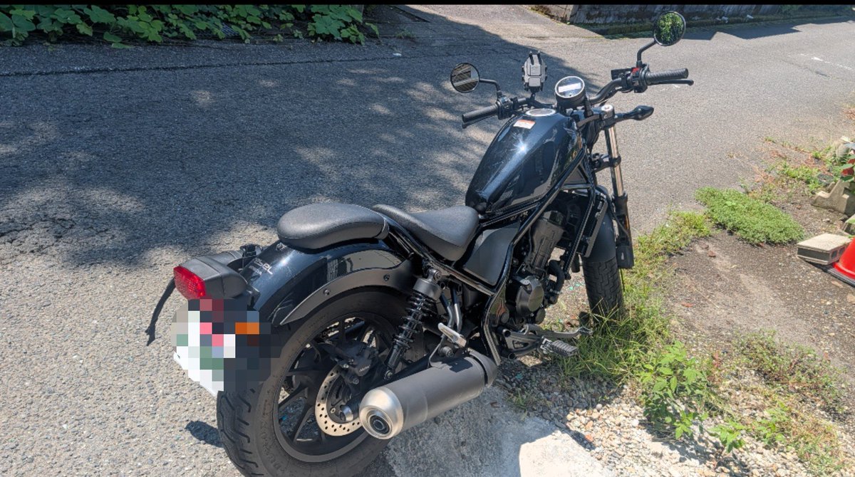 morikawa2040's tweet photo. バイク初心者の洗礼だと思いますが、

納車時に店員に
前後どんな会話だったかまでは
覚えてませんが、

「レブルごときが」と
言われたことは忘れないね。

そう言うのはともかく、
たまには走らせきゃいけないですね。 https://t.co/dhJnC8isQl