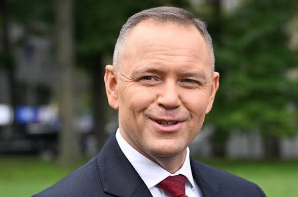 mr_tomashshelby's tweet photo. @JanuszPolsky @NawrockiKn Od nendzy do piniendzy... https://t.co/L2E6pXX3fl