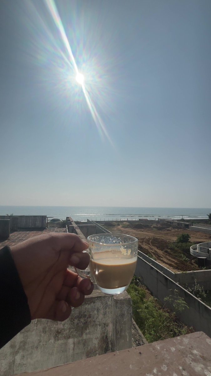 Anuusays's tweet photo. This view deserves a cup of tea. ☕️🌊 https://t.co/KTCBLcHOf8