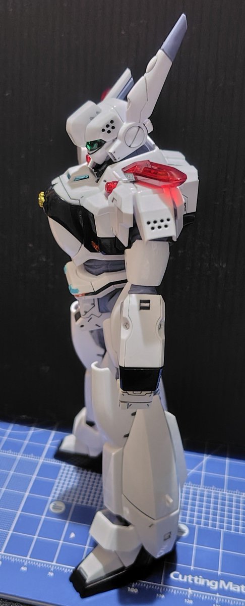 kougo_m's tweet photo. シール貼ってないし、武器付けてないけど、一旦(/・ω・)/ スミ入れだけでこれやかららねぇ… めっちゃ可動域広いし… もう一体作りたいかも…💦
#パトレイバー
#PATLABOR_EZY
#INGRAM_PLUS
#AV98Plus https://t.co/JOCa8O2uyn