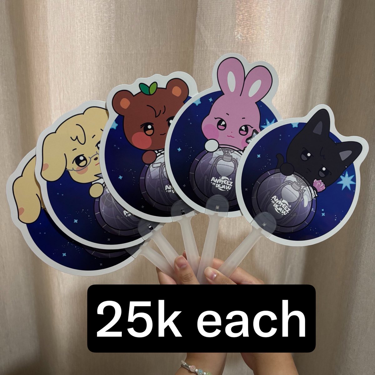 hojichuu's tweet photo. ✨WTS PHOTOCARD Ready Kamar✨

•Kipas Aniteez in Dejavu Pop Up in Seoul (Stock in pic)🐶🐰🐈‍⬛🐻
•PC Aniteez in Color 🎨
•PC Aniteez in Dejavu⭐️
•PC Mighteez
•PC Membership Kit
•PC Album / POB

Exc packing📦
Bisa oren🍊| Ship from Bekasi🚚 https://t.co/o0V7r3TFbZ
