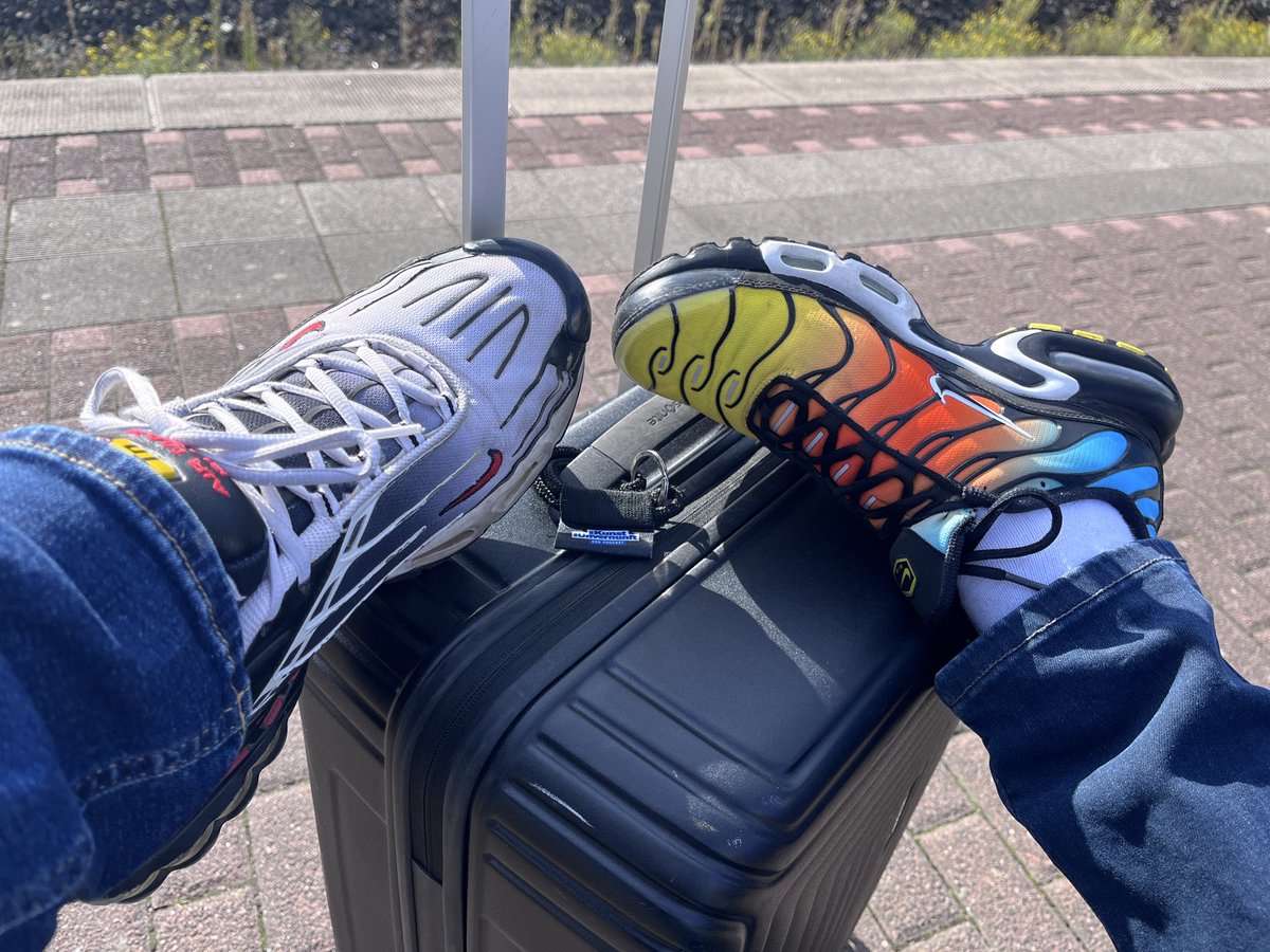 mit_sub's tweet photo. Auf dem Weg nach Gran Canaria zur Fetish Week, natürlich mit TNs und der Podcast Kunst der Unvernunft ist auch dabei. https://t.co/oOEgQni6hc