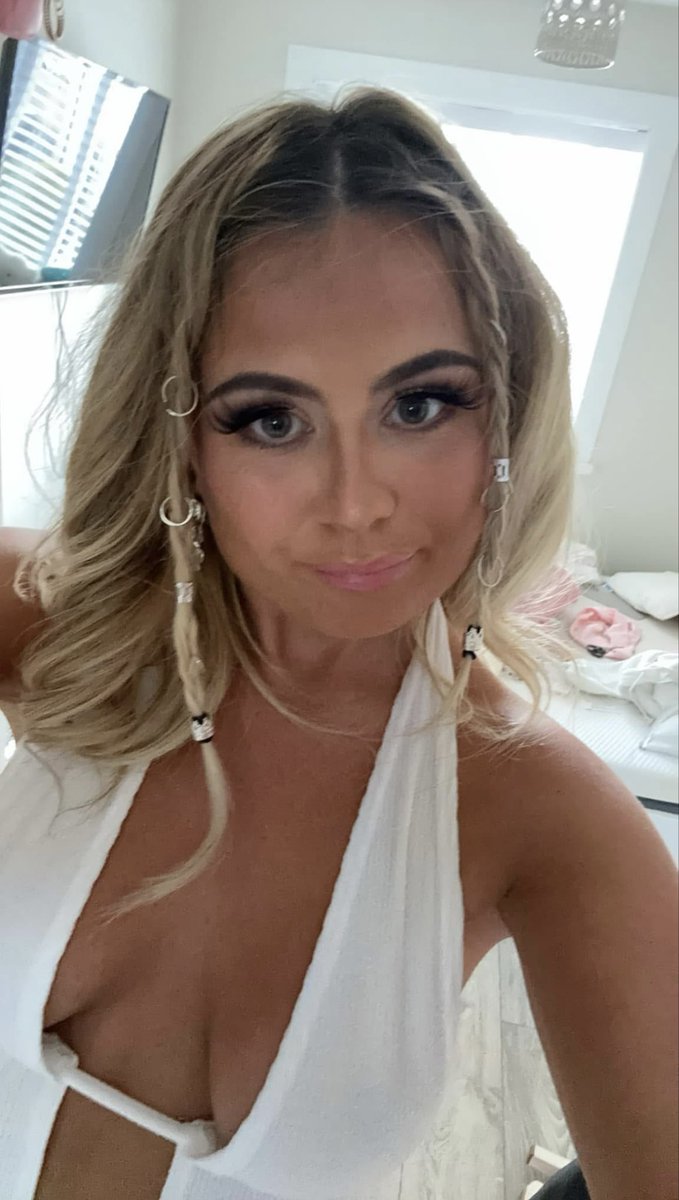 erinb2003x's tweet photo. Disco time 🪩🥰 https://t.co/VrU989BYyw