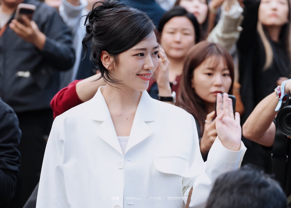 Nanlou1201's tweet photo. 261004 

#YUJINgoestoPFW
#ANYUJIN #안유진 #YUJIN
#IVE #아이브 #アイヴ
#LacosteSS27 https://t.co/q4qnyKi5VH
