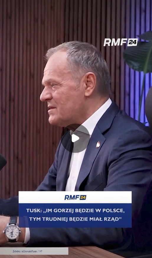 Darekbrzoza's tweet photo. Nie chciałem tego napisać aby od rana nie informować o samych nieszczęściach i porażkach Polski spowodowanych przez obecny rząd Donalda Tuska, zrobił to znakomicie opisując przyczyny i skutki 
 Waclaw Domanus
👇
"Przez to, że Donald Tusk błagał na kolanach UE żeby blokowała środki z KPO przez dwa lata straciły na wartości 1/3. 40 miliardów złotych wyrzucono w błoto. Polska zaciągnęła potężny, wielopokoleniowy dług na pełne 234 miliardy złotych (do spłaty do 2058 roku), z czego realnie dla kraju na najprostszą pracę i urzędników zostało niespełna 66 miliardów zł. Polska została ograna finansowo i politycznie. W zamian za uszczuplone przez inflację miliardy, które natychmiast uciekły na Zachód w zakupach technologii, Tusk ostatecznie przypieczętował nowy podatek klimatyczny (ETS2). Państwo kupiło za długi trochę nowoczesnego taboru i infrastruktury, ale realny rachunek za ten dotacyjny teatr klasa średnia i najubożsi będą spłacać w drastycznie wyższych cenach benzyny, gazu i prądu przez najbliższe 30 lat. Ponieważ Polska prąd produkuje z węgla, ceny energii u nas wystrzeliły. Nasz przemysł zaczął klękać pod ciężarem najdroższego prądu w Europie, a budżet pękł, generując rekordowe 271 miliardów złotych deficytu. Reguła „im gorzej, tym lepiej” to bezwzględny, ale powszechny algorytm władzy. Donald Tusk bezwarunkowo przyjął kamienie milowe KPO i unijne ekopodatki, doskonale wiedząc, że wyssą one z polskiej gospodarki ponad 168 miliardów złotych na Zachód i do Azji, a społeczeństwo zepchną w prognozach do 2030 roku w strefę 15% ubóstwa relatywnego. Dla elity rządzącej ten proces ubożenia to jednak nie porażka to stworzenie nowej struktury społecznej, w której zniknął niezależny i krytyczny wobec władzy biznes prywatny, a powstała wielomilionowa rzesza obywateli zależnych od państwowych programów osłonowych. W tym mechanizmie to premier trzyma rękę na kurku z dopłatami, gasząc światło nad suwerennością ekonomiczną kraju, aby z pozycji jedynego dystrybutora pożyczonego z Brukseli kapitału kontrolować ubożejący naród przez kolejne kadencje"
