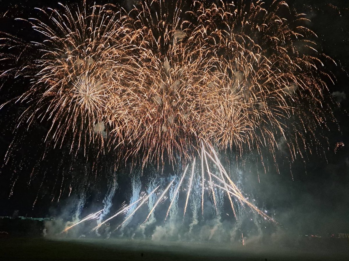 en_end2's tweet photo. #三郷花火大会フォトキャンペーン
生まれて初めて打ち上げ台の見渡せる花火を家族揃って観ました感動しました
ありがとうございました https://t.co/DBfZ6piUbc
