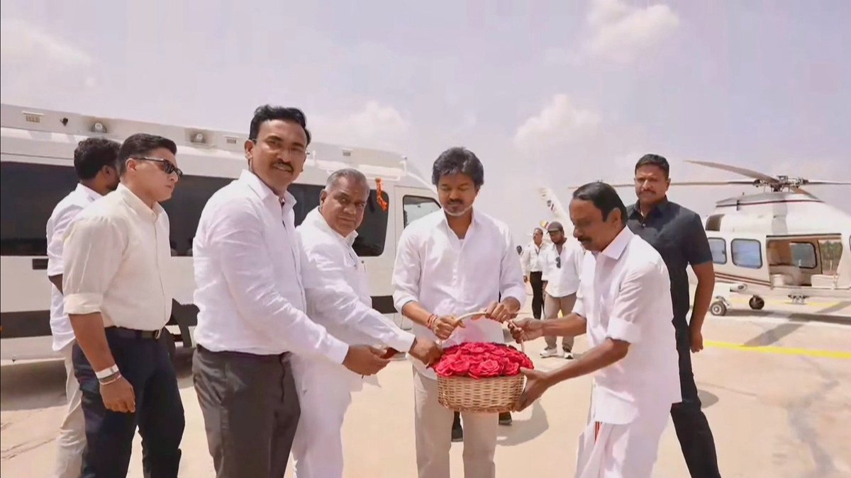 arunraajkg's tweet photo. இறுதி கட்ட இடைத்தேர்தல் பிரச்சாரத்துக்காக இன்றைய தினம் தாராபுரத்துக்கு வருகை வருகின்ற மாற்றத்தின் நாயகர், வெற்றி தலைவர், மாண்புமிகு தமிழ்நாடு முதலமைச்சர் அவர்களை வருக வருக என வரவேற்கிறோம். 

தாராபுரம் உங்களுக்கு இன்று வரவேற்பு தருகிற புரம்... நாளை வெற்றியை தருகிற புரம்!

@TVKVijayHQ | @TVKPartyHQ | @TVKHQITWingOffl | @BussyAnand

#தமிழகவெற்றிக்கழகம் #TVK