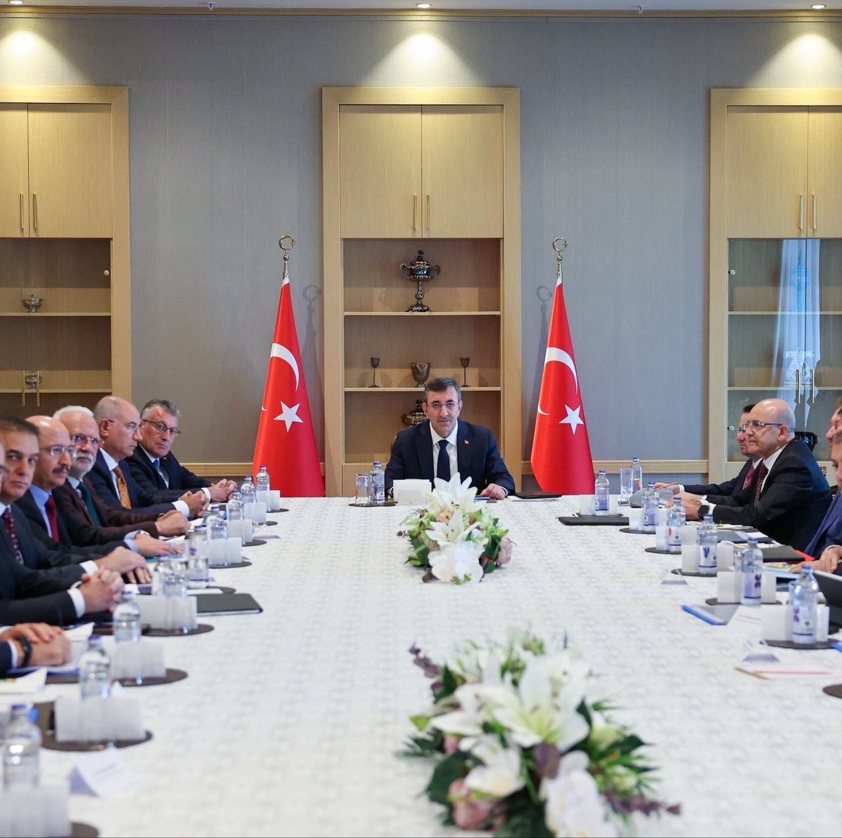 bpthaber's tweet photo. Tasfiye dışı bırakılan Tera’ya ait TMV fonunda binlerce yatırımcı, paylarını sattığı halde parasına ulaşamıyor.

Satış talimatı veren yatırımcıların payları satılmış olmasına rağmen bedeller ödenmedi. 

Satışı gerçekleşen payların karşılığının nerede olduğu ve ne zaman hesaplara geçeceği hâlâ açıklanmış değil. Tasfiye listesinde olmayan TMV için de ödeme takvimi ve çözüm planı bekleniyor.