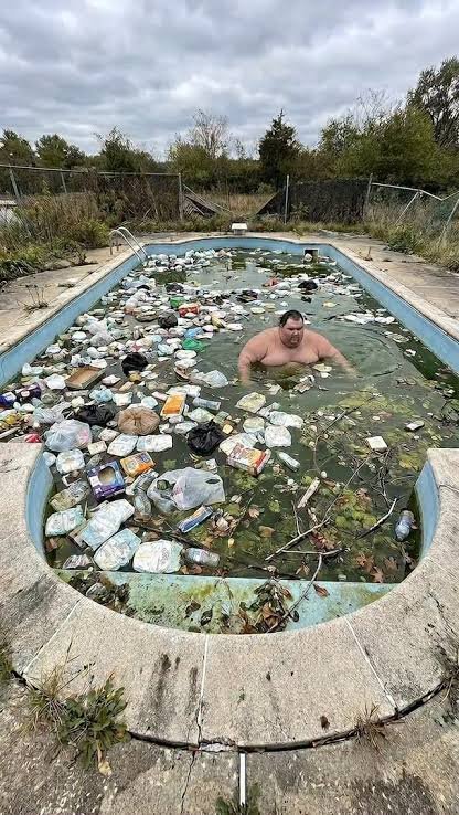 sthedoingtingss's tweet photo. The dating pool https://t.co/fS6qzQzq7v