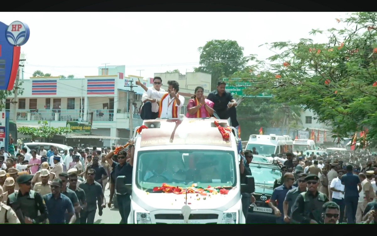 arunraajkg's tweet photo. இறுதி கட்ட இடைத்தேர்தல் பிரச்சாரத்துக்காக இன்றைய தினம் தாராபுரத்துக்கு வருகை வருகின்ற மாற்றத்தின் நாயகர், வெற்றி தலைவர், மாண்புமிகு தமிழ்நாடு முதலமைச்சர் அவர்களை வருக வருக என வரவேற்கிறோம். 

தாராபுரம் உங்களுக்கு இன்று வரவேற்பு தருகிற புரம்... நாளை வெற்றியை தருகிற புரம்!

@TVKVijayHQ | @TVKPartyHQ | @TVKHQITWingOffl | @BussyAnand

#தமிழகவெற்றிக்கழகம் #TVK