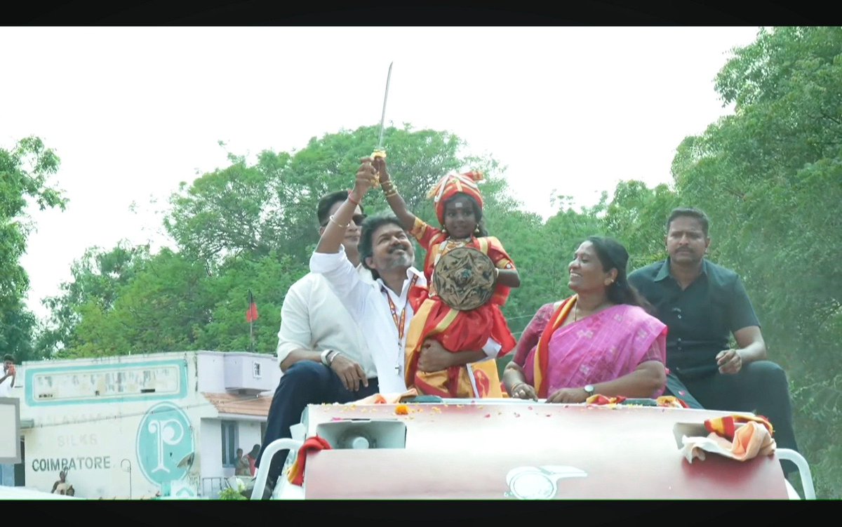 arunraajkg's tweet photo. இறுதி கட்ட இடைத்தேர்தல் பிரச்சாரத்துக்காக இன்றைய தினம் தாராபுரத்துக்கு வருகை வருகின்ற மாற்றத்தின் நாயகர், வெற்றி தலைவர், மாண்புமிகு தமிழ்நாடு முதலமைச்சர் அவர்களை வருக வருக என வரவேற்கிறோம். 

தாராபுரம் உங்களுக்கு இன்று வரவேற்பு தருகிற புரம்... நாளை வெற்றியை தருகிற புரம்!

@TVKVijayHQ | @TVKPartyHQ | @TVKHQITWingOffl | @BussyAnand

#தமிழகவெற்றிக்கழகம் #TVK