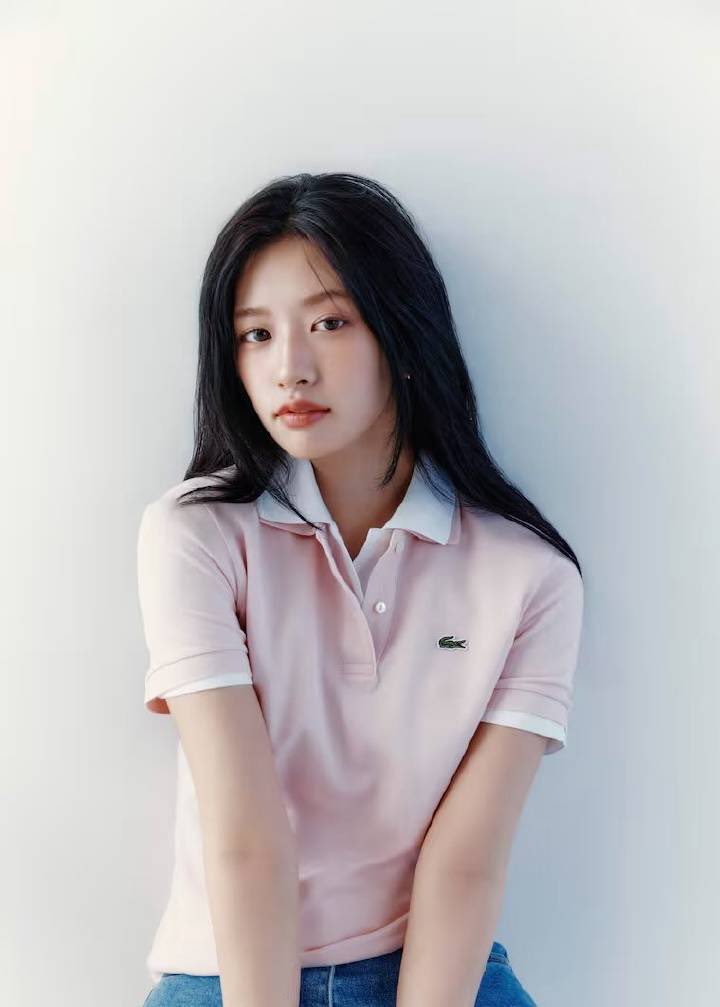 EmilyH0723's tweet photo. Yujin bringing her unique charm to Lacoste at Paris Fashion Week is such an exciting moment. Looking forward to seeing her shine in Paris.

YUJIN AT LACOSTE PFW
#YUJINxLacosteSS27
#ANYUJIN
#LacosteSS27 https://t.co/UiIx49cl1X