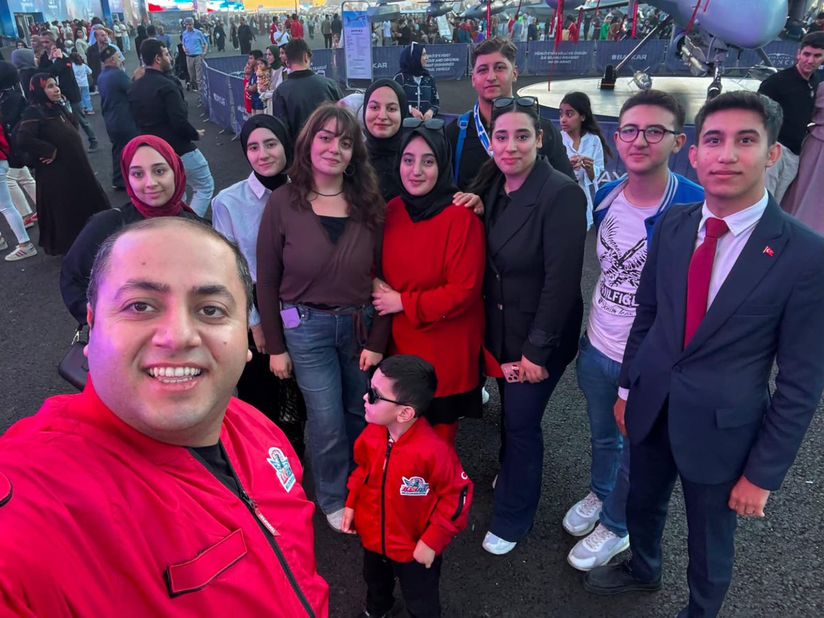 mikramarslan's tweet photo. 🚀 Geleceğin Türkiye’sine şahitlik ettik…

TEKNOFEST Şanl��urfa’da; gençlerimizin hayallerine, üretme azmine ve Türkiye Yüzyılı’nın güçlü vizyonuna bir kez daha tanıklık ettik.

Biz gençlerimize inanıyor, onların hayallerini Türkiye’nin yarınları olarak görüyoruz.

Teknolojide, bilimde ve savunma sanayisinde tam bağımsız Türkiye hedefiyle; gençlerimizle birlikte daha güçlü yarınlara…

🇹🇷 TEKNOFEST ruhu, Türkiye’nin yükselen gençliğidir.

@avyusufibis 
@osmannazlier 
@fatihseyrekk 
@AKGenclikGM