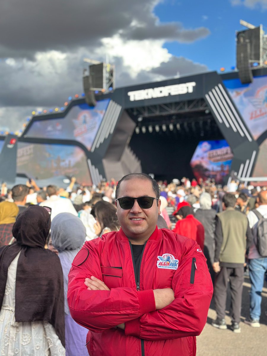 mikramarslan's tweet photo. 🚀 Geleceğin Türkiye’sine şahitlik ettik…

TEKNOFEST Şanl��urfa’da; gençlerimizin hayallerine, üretme azmine ve Türkiye Yüzyılı’nın güçlü vizyonuna bir kez daha tanıklık ettik.

Biz gençlerimize inanıyor, onların hayallerini Türkiye’nin yarınları olarak görüyoruz.

Teknolojide, bilimde ve savunma sanayisinde tam bağımsız Türkiye hedefiyle; gençlerimizle birlikte daha güçlü yarınlara…

🇹🇷 TEKNOFEST ruhu, Türkiye’nin yükselen gençliğidir.

@avyusufibis 
@osmannazlier 
@fatihseyrekk 
@AKGenclikGM