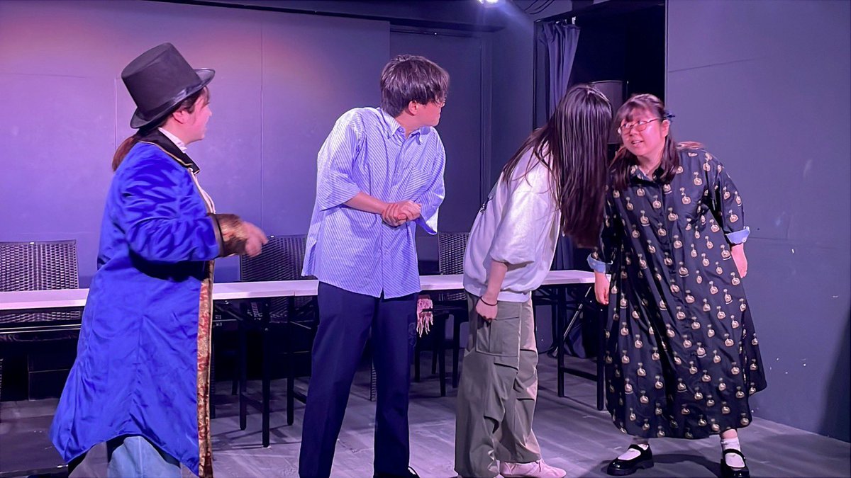 7004_official's tweet photo. #生ワ松ト剛腕 
連日お稽古です!!初日まで後あと3日🎩

前回の公演でマイクを置いたので、私はアイドルにはなりませんが
その分追加演目での出演日が増えております🎉
ご予約の際、私の出番が多い日をご検討いただけると嬉しかったりして……☺️
明日もお稽古頑張るぞ〜〜！ https://t.co/y53M3Ds5CB