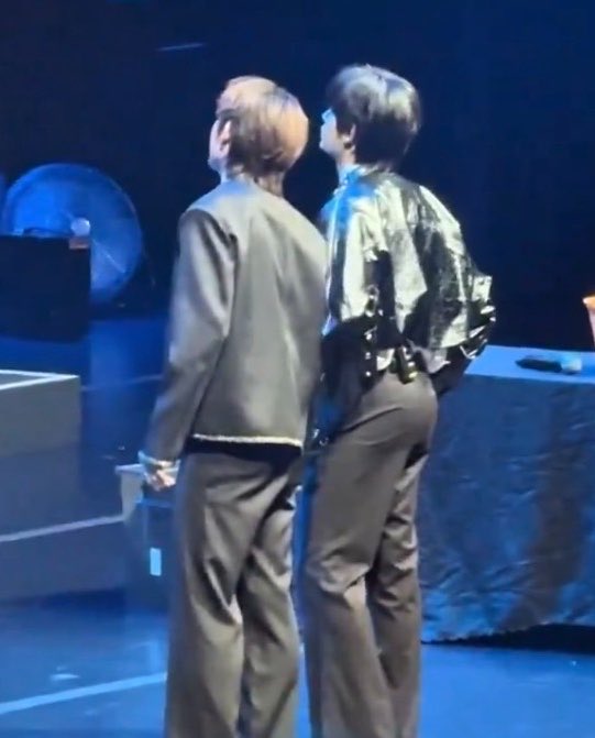 jayseunguwu's tweet photo. respectfully, what the hell?????? https://t.co/dOrKKcieoc