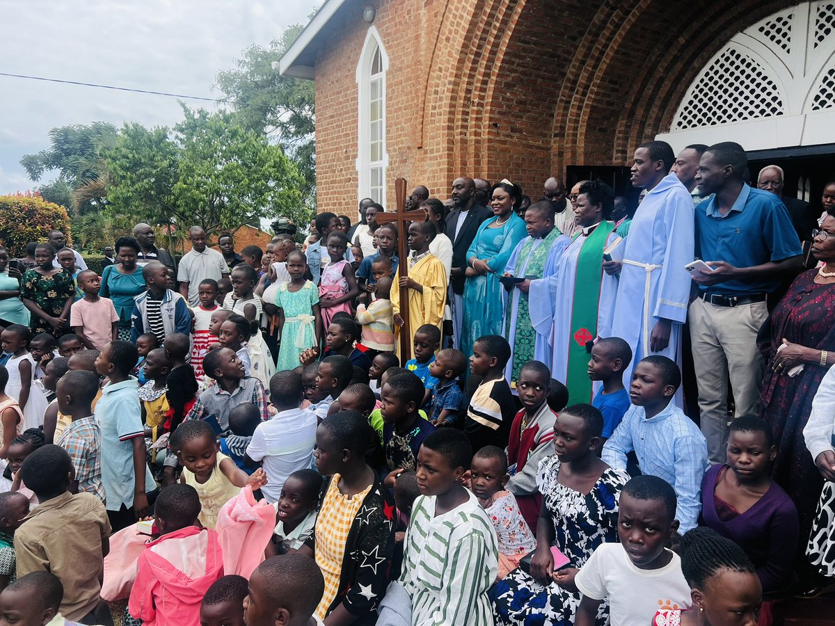 AhurraIvan's tweet photo. His Royal Majesty Omukama Edward Rukidi Nyabongo I and Her Royal Highness Omugo Rebecca Amoding Rukidi Nyunyuzi Abwooli today shared a warm and memorable photo moment with children of the Sunday School at St. John’s Cathedral, following their attendance at the Sunday Church Service.

The engagement offered a beautiful opportunity to interact with the young members of the congregation, reflecting the importance of nurturing faith, values, and a strong sense of community among the younger generation.

The joyful interaction was warmly received by the children, creating a memorable moment that celebrated faith, family, and the enduring bond between the Tooro Kingdom and its people.