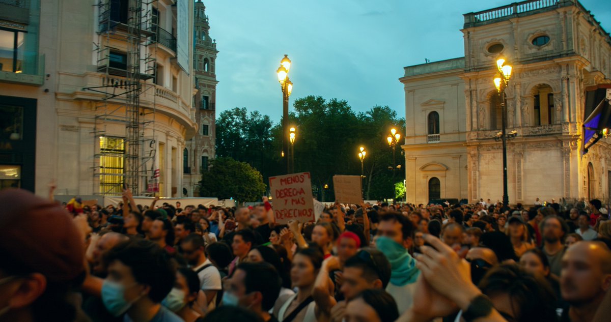 CJS_Sevilla's tweet photo. Ayer la clase trabajadora organizada de Sevilla paró a los nazis de Núcleo Nacional e impidió que pudieran concentrarse en Plaza Nueva. 

¡Frente al fascismo y la reacción, organización! 🚩🚩 https://t.co/buvGcUppVP