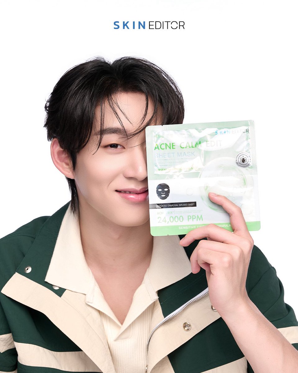 NNEWs_Uent's tweet photo. “Skin Editor” ดึง “เอส-ศุภ” ขึ้นแท่นพรีเซนเตอร์สินค้า Sheet Mask พร้อมเตรียมเปิดบ้านครั้งใหญ่ในอีเวนต์ Skin Editor : Famie Fest

🔗 https://t.co/b6uhhvsRIt

#SkinEditor #มาส์กดำผสมสด #SkinEditorxEST #est_rvp
#SkinEditorFamieFest #TheEditorsPremiumSheetMask

         Skin Editor ประกาศเปิดตัวพรีเซนเตอร์คนใหม่ของผลิตภัณฑ์ “The Editor’s Premium Sheet Mask” อย่างเป็นทางการ โดยคว้าตัวฉลามหนุ่มสุดฮอต “เอส-ศุภ สง่าวรวงศ์” มาร่วมเป็นตัวแทนส่งต่อผิวสุขภาพดี ภายใต้คอนเซปต์ “Edit your skin condition” เพื่อเปิดตัวแผ่นมาส์กหน้านวัตกรรมใหม่ ที่ออกแบบมาเพื่อแก้ปัญหาผิวของคนยุคนี้ได้อย่างตรงจุด

         การร่วมงานกันในครั้งนี้ ถือเป็นการผสานเคมีที่ลงตัวระหว่างภาพลักษณ์ของคนรุ่นใหม่ที่ใส่ใจในการดูแลตัวเอง อย่าง “เอส-ศุภ” เข้ากับแนวคิดของแบรนด์ Skin Editor ที่ต้องการให้ทุกคนสามารถ ‘Edit’ ทุกสภาพผิวให้กลับมาแข็งแรงได้ในทุกๆ วัน โดยหนุ่มเอสจะมาร่วมถ่ายทอดประสบการณ์การดูแลผิวผ่านผลิตภัณฑ์ “The Editor’s Premium Sheet Mask” แผ่นมาส์กหน้าที่มีนวัตกรรมไฮไลท์อย่าง “Fresh Mix Mask หรือ มาส์กดำผสมสด” แผ่นมาส์กชาร์โคลแบบแยกเซรั่ม ผสมสดใหม่ก่อนใช้ทุกครั้ง เพื่อคงความสดใหม่และประสิทธิภาพสูงสุดของสารสกัดในการฟื้นบำรุงผิว

          The Editor's Premium Sheet Mask เปิดตัวพร้อมกันทั้งหมด 3 สูตร ตอบโจทย์ 3 ปัญหาหลักของผิว:
          1. LUMINOUS SKIN EDIT: สูตรอัพผิวไบรท์ ลดปัญหาผิวหมองคล้ำและจุดด่างดำให้กลับมาดูกระจ่างใส สําหรับผิวแพ้ง่าย ไม่ทําร้ายผิว ให้ผิวอิ่มนํ้าขึ้นทันทีหลังใช้และผลลัพธ์ชัดเจนขึ้นเมื่อใช้อย่างต่อเนื่อง รอยสิวและจุดด่างดำดูจางลง
          2. EMERGENCY RESET EDIT: สูตรกู้ผิวเร่งด่วน ฟื้นฟูผิวที่อ่อนล้าให้กลับมาสดใสสุขภาพดี  ช่วยปลุกผิวที่อ่อนล้า หรือเหนื่อยโทรม ให้กลับมาดูสดใส และดูสุขภาพดีอย่างเป็นธรรมชาติ มาส์กได้บ่อยไม่ทำให้ผิวอุดตัน เหมาะสำหรับผิวแพ้ง่าย
          3. ACNE CALM EDIT: สูตรสำหรับคนที่ผิวเป็นสิวง่าย มีสิวอักเสบ หรือมีรอยแดงรอยดำจากสิว ช่วยปลอบประโลมผิว ให้สิวสงบลง พร้อมเติมน้ำให้ผิวชุ่มชื้น โดยไม่ทำลายเกราะป้องกันผิว

          ร่วมต้อนรับหนุ่ม “เอส-ศุภ” เข้าสู่ครอบครัว Skin Editor อย่างเป็นทางการ ในงานอีเวนต์ครั้งใหญ่ “Skin Editor: Famie Fest” โดยครั้งนี้หนุ่มเอสยังควงแขน “น้องเวสลีย์” มาร่วมแจกความสดใส พร้อมขนขบวนแขกรับเชิญสุดพิเศษที่มาร่วมมอบความสุข ความสนุก และเติมเอเนอร์จี้กันแบบจัดเต็มตลอดทั้งวัน

          เปิดเวทีด้วยโชว์สุดพิเศษจาก DMD TRAINEE ได้แก่ ฟีฟ่า, พีท, รีออน และ เท็ดดี้ ที่มาสร้างความประทับใจให้กับแฟนๆ ฟินต่อเนื่องกับสองหนุ่ม “อู่อู๋-เซฟ” ที่พาลูกสาวสุดน่ารัก “น้องหมีแพรว” มาร่วมเติมรอยยิ้มและความสดใสให้กับงานนี้ ตามมาด้วยสองหนุ่มสุดฮอต ผู้เป็นแบรนด์พรีเซนเตอร์รุ่นพี่อย่าง “ตี๋ตี๋-ป๋อ” ที่แท็กทีมมาพร้อมกับความน่ารักของ “น้องบ้อกแบร์” มาร่วมสร้างความสนุกและป่วนเวทีไปด้วยกัน เพิ่มเอเนอร์จี้กันต่อเนื่องด้วยคู่ดาด้าและลูกชายสายอินเตอร์ “หนุ่มกวิน” และ “น้องกวินซ์ลี่” ที่จะมาร่วมสร้างความสนุกกันแบบจัดเต็ม 

          ร่วม Edit ผิวให้สวยสุขภาพดีไปพร้อมกับ เอส-ศุภ และแขกรับเชิญสุดพิเศษมากมาย  ได้ในวันอาทิตย์ที่ 11 ตุลาคม 2569 ณ Central Park Bangkok | G Floor, Parkside สามารถติดตามรายละเอียดกิจกรรมและข่าวสารเพิ่มเติมได้ที่ช่องทางออนไลน์ของแบรนด์ Skin Editor