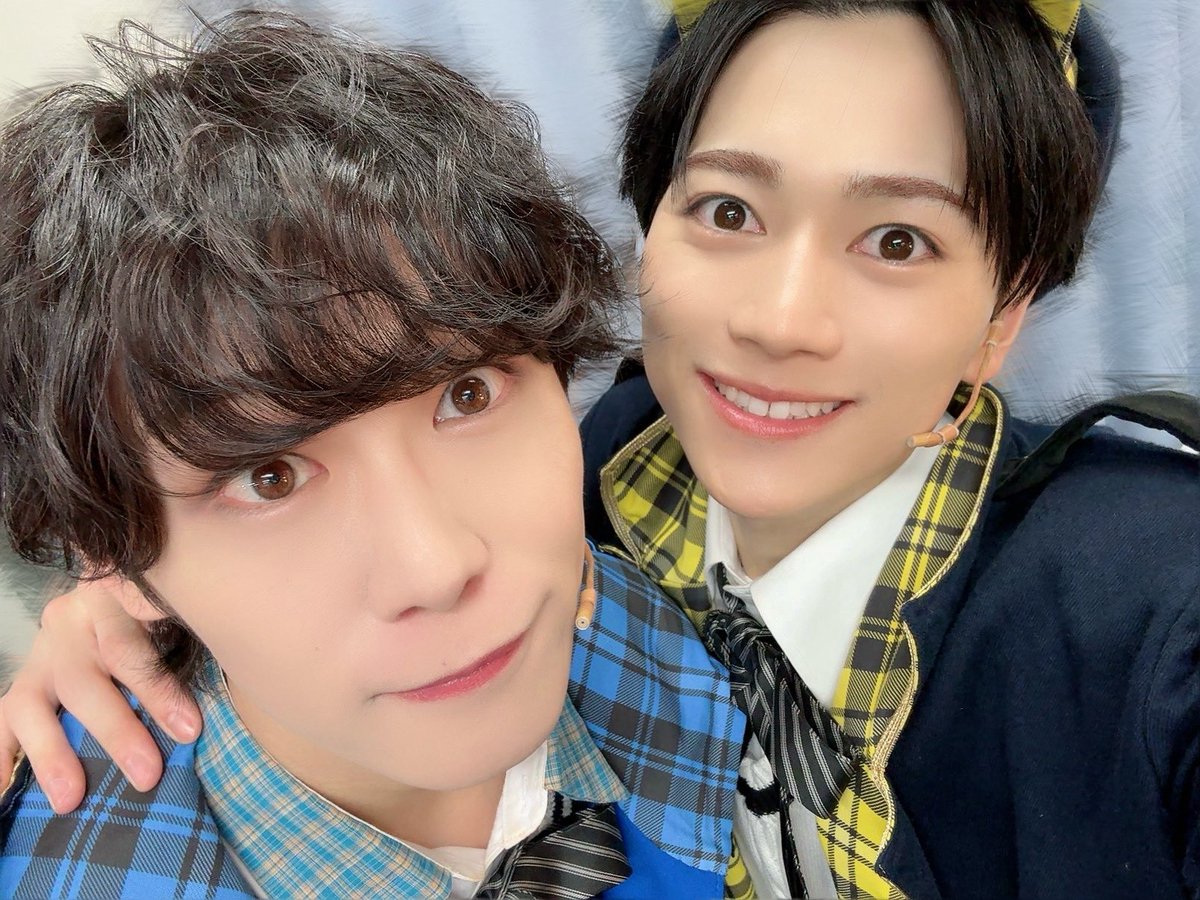 IoriHayakawa_00's tweet photo. #レタステ 千穐楽公演
ご来場頂きありがとうございました!

皆様の応援があって
無事全公演終演しました!

今回主演のラビア役のともやと!

まず最初に
ほんっっっっとうにお疲れ様!!!

今年の夏からずっと一緒で
夏あたりから
休み時間は一緒に
レタステの予習復習してたのは
良い思い出!

稽古期間中もこれってどう見える?とか
いおりから見てどう?とか
たくさん聞いてくれて
この作品を本当に良いものに
しようとしているんだって事が
心の底から伝わってきて
こんなに役と作品に向き合える
ともやって素敵過ぎるって
改めてともやの役者としての
強い部分や真っ直ぐな部分を見て
毎日刺激を貰っていました。

本当にお疲れ様!
忙しいとは思うけど
できるだけたくさん休んでね!

最高の主演だったよ!!