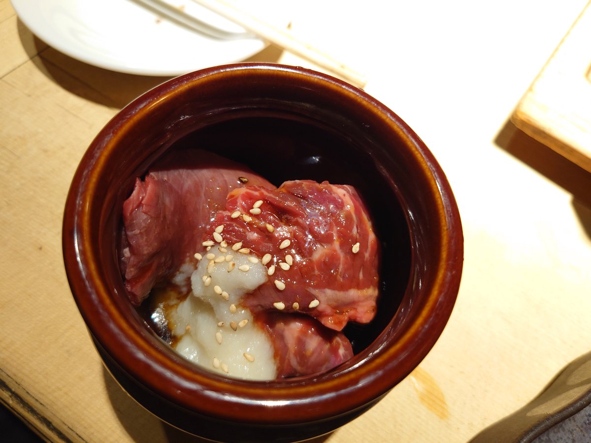 Favorite_mei's tweet photo. たーのしかった…
笑い過ぎて頬と腹筋痛めたし疲れた………
あまりにも楽しくて体力の限界値が急に訪れてえのきをなめこと間違えた( ˘ω˘) https://t.co/TxGDv8iwtA