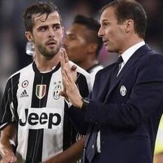 Juventus_Brasil's tweet photo. Pjanic, um dos convidados do Festival dello Sport, falou sobre Allegri: 

- Todos os jogadores daquela Juve só têm boas palavras para Allegri. Ele é um grande treinador.

Algumas vezes, as críticas a ele são injustificáveis. 

Aquele ano de sucesso (2017), muito é graças a ele https://t.co/3UYq7l1H0G