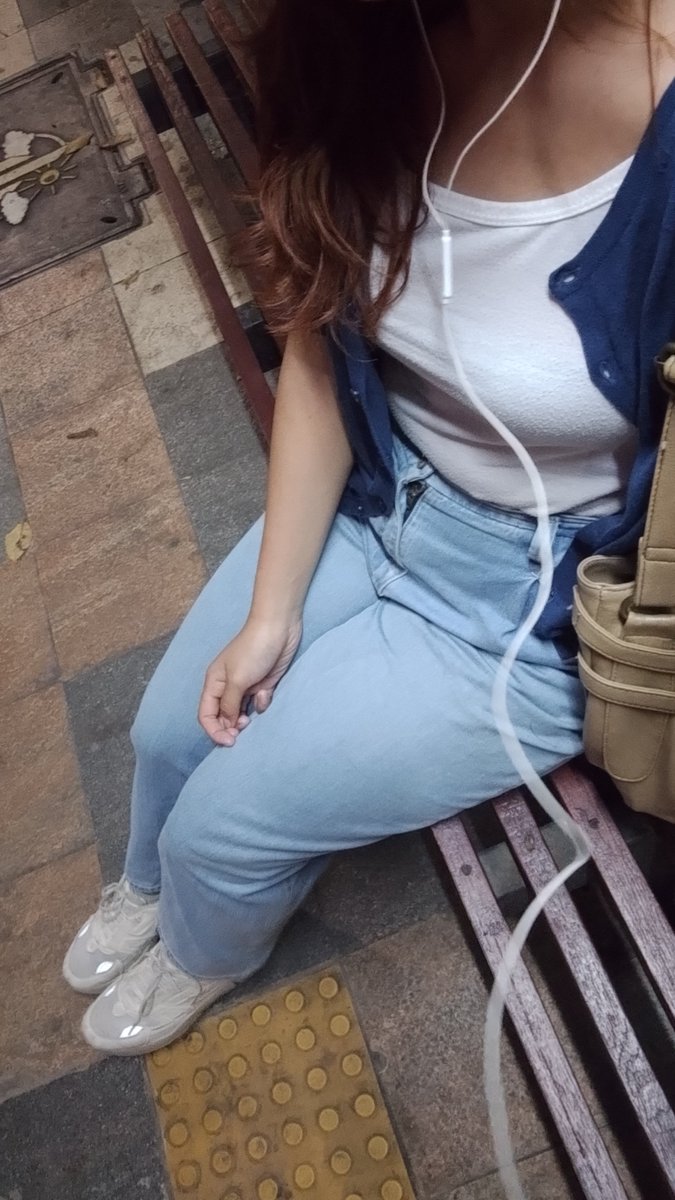 jejemim4's tweet photo. blue day https://t.co/NurfIKQBH2
