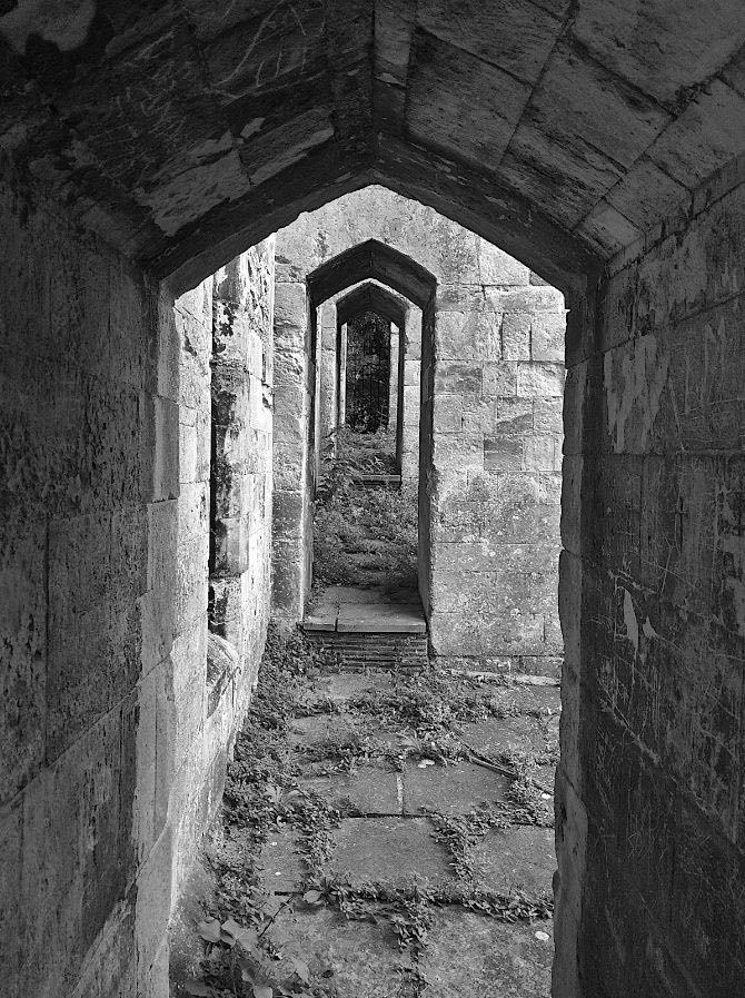 HooklandGuide's tweet photo. We like to tell ourselves that time flows evenly, but we all have a history of convenient lies. Time has its slow eddies. It runs across some places so tardily a year might become a decade. Places where the walk of a hundred yards might take two hours to complete. – #DAKilroy https://t.co/b4AozNPhYR